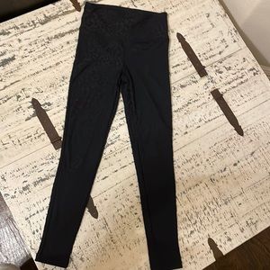 LIKE NEW SZ SM, worn once Mono B leggings! BLACK LEOPARD